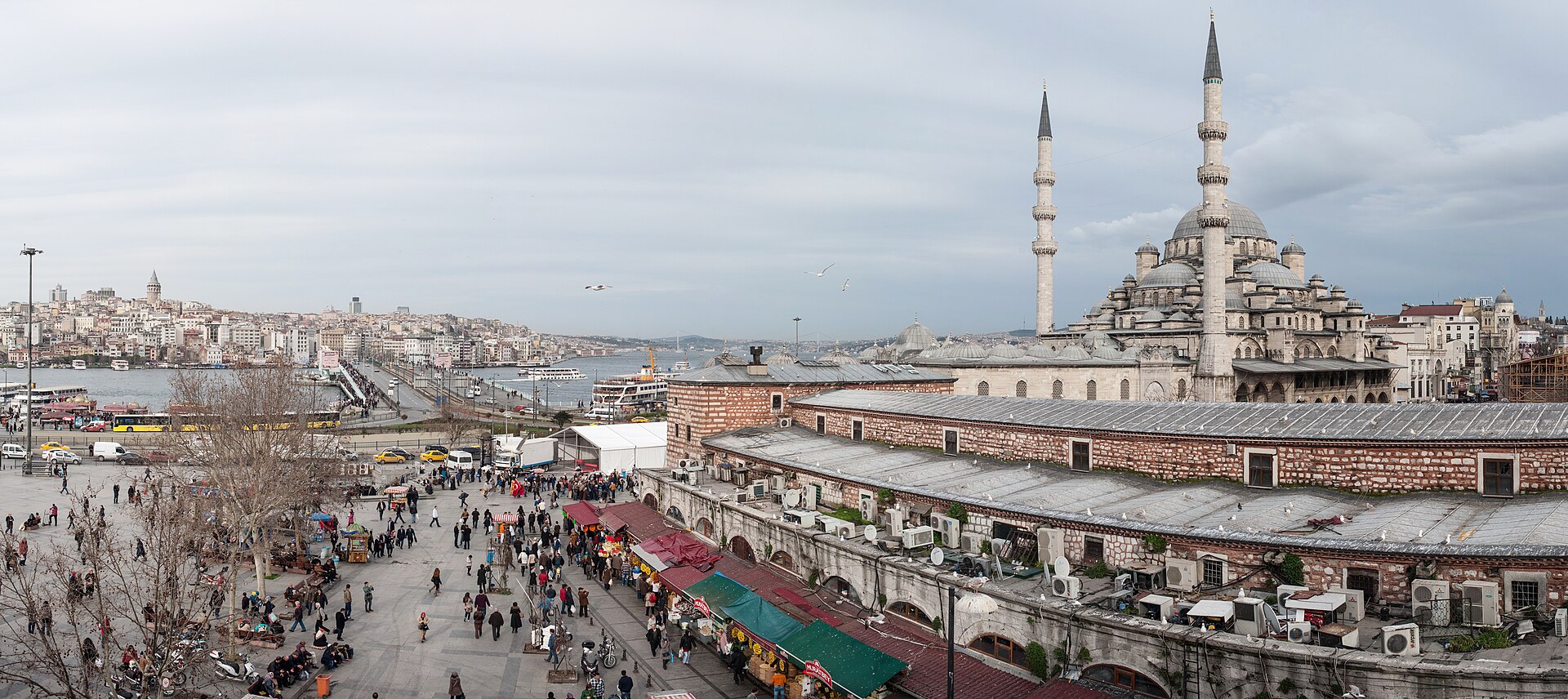 Panoramic view of Yeni Cami and Galata Bridge beside the Golden Horn in Istanbul